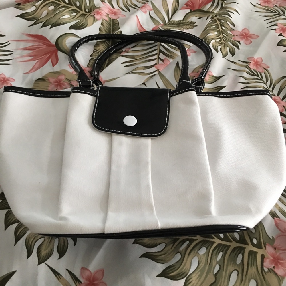 Adorable fresh white/black small bag. Never used.